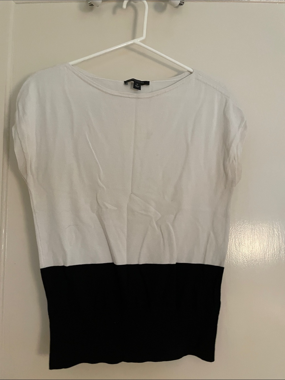 Ann Taylor Two-Tone White and Black Short Sleeve Knit Top